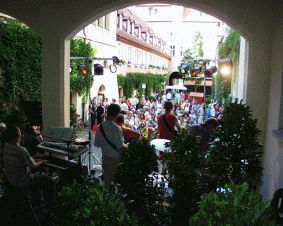 download, 19.07.2003, Konzert beim 25. Schwabacher B�rgerfest, 327kB